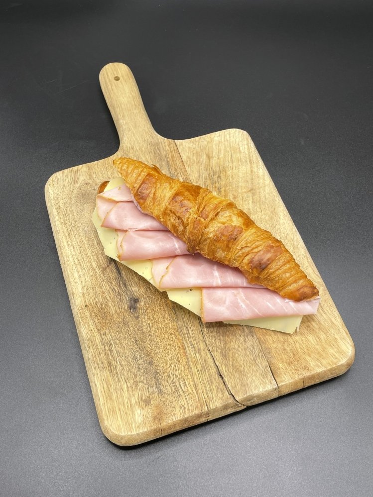 Koeken en lunchtafels - dailys-lunchroom-rotterdam-croissant-ham-kaas